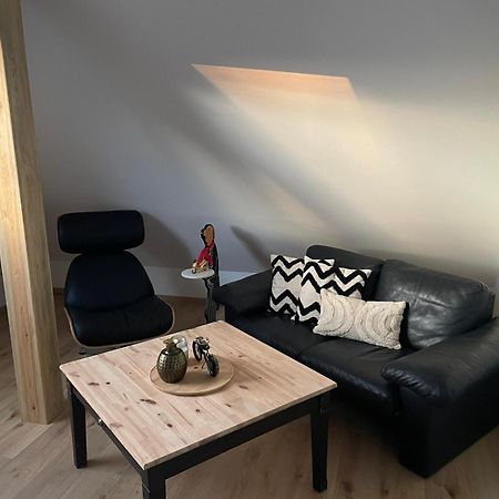 Moderne Ferienwohnung In Gelsenkirchen-Schalke Fuer 1 Bis 7 Personen Mit Terrasse, Ideal Fuer Gruppen & Stadionbesuche Exterior photo