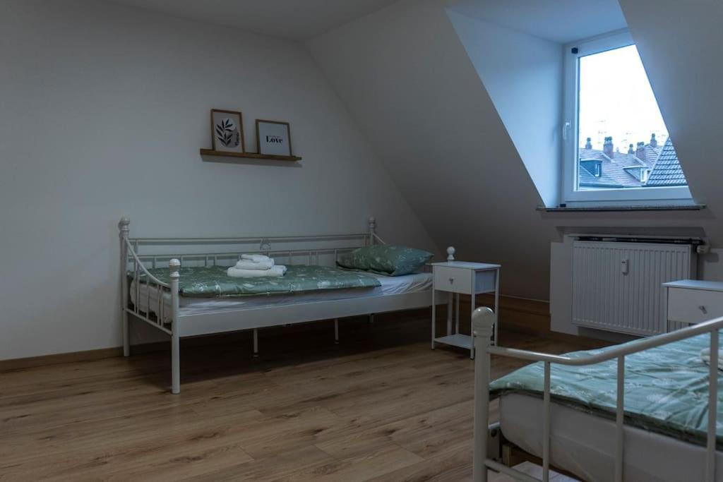 Moderne Ferienwohnung In Gelsenkirchen-Schalke Fuer 1 Bis 7 Personen Mit Terrasse, Ideal Fuer Gruppen & Stadionbesuche Exterior photo