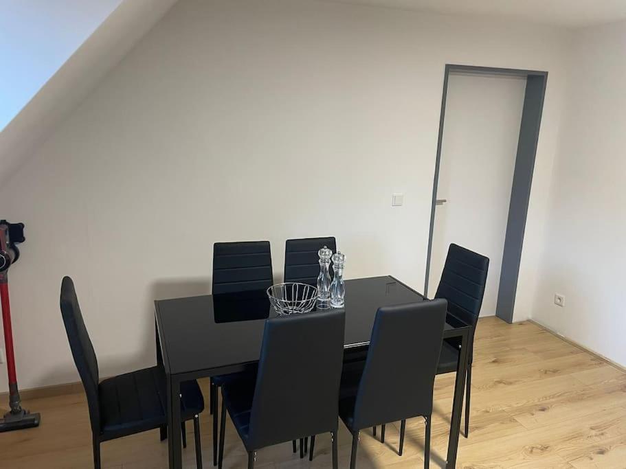 Moderne Ferienwohnung In Gelsenkirchen-Schalke Fuer 1 Bis 7 Personen Mit Terrasse, Ideal Fuer Gruppen & Stadionbesuche Exterior photo