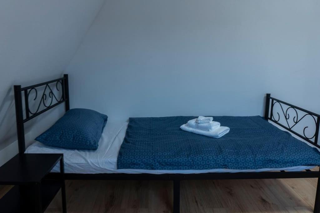 Moderne Ferienwohnung In Gelsenkirchen-Schalke Fuer 1 Bis 7 Personen Mit Terrasse, Ideal Fuer Gruppen & Stadionbesuche Exterior photo