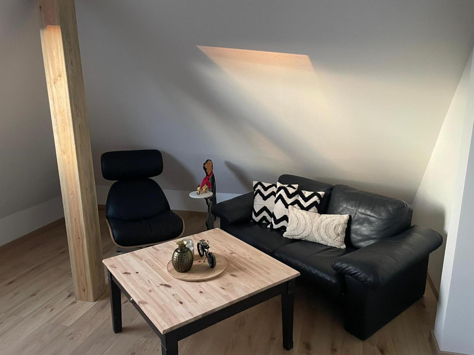 Moderne Ferienwohnung In Gelsenkirchen-Schalke Fuer 1 Bis 7 Personen Mit Terrasse, Ideal Fuer Gruppen & Stadionbesuche Exterior photo