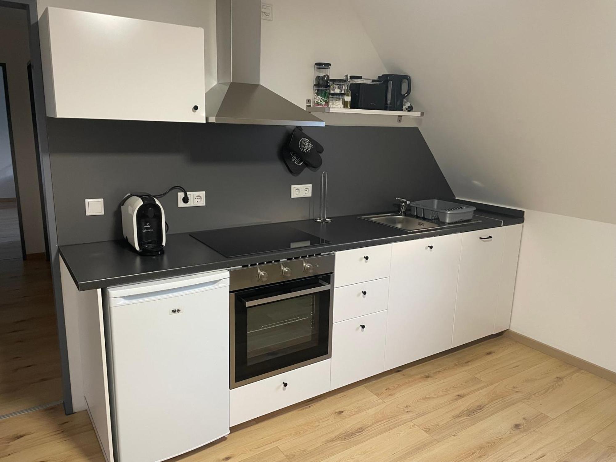 Moderne Ferienwohnung In Gelsenkirchen-Schalke Fuer 1 Bis 7 Personen Mit Terrasse, Ideal Fuer Gruppen & Stadionbesuche Exterior photo